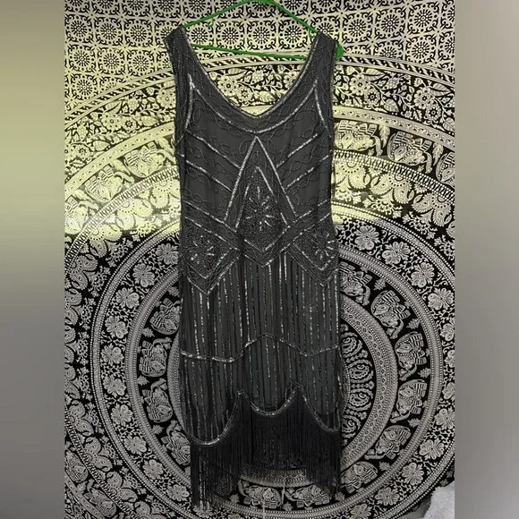 NWT Set Women’s flapper dress XL w gloves, faux Pearls, head piece, and earrings - Picture 2 of 8